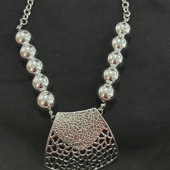 19” costume necklace!! So cute! 🦋💙 - Picture 3 of 4